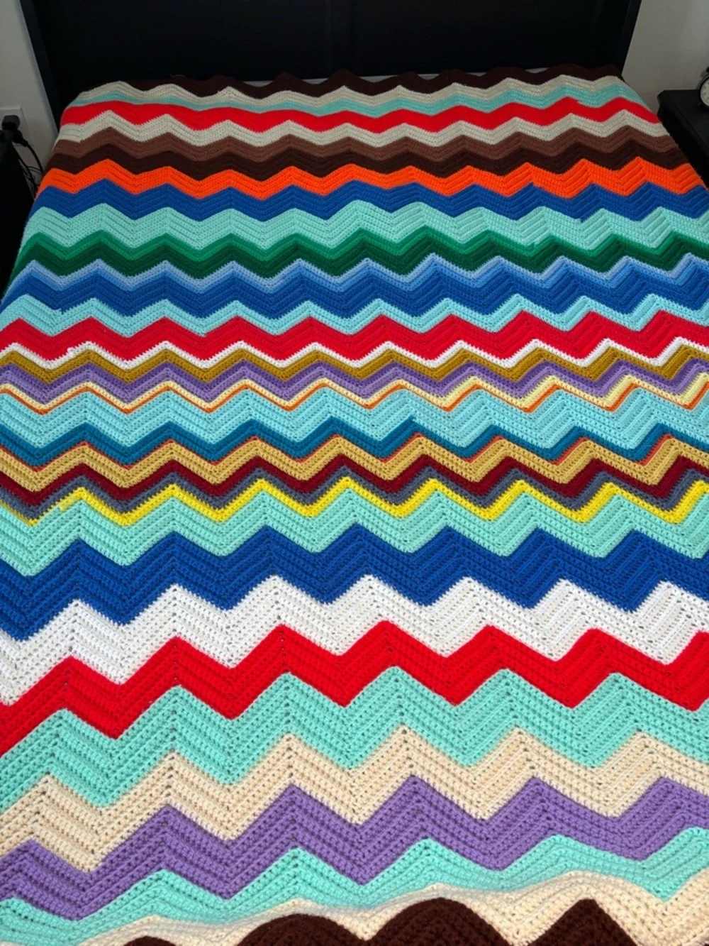 Vintage MCM 1970s Rainbow ZigZag Chevron Afghan Granny Core Blanket Throw 72x52”
